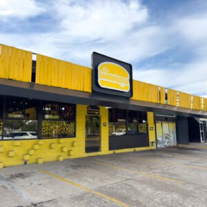 Amplio Local Comercial en Renta con Estacionamiento – Marina Mazatlán