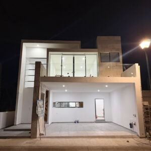 Casa en Venta en Altabrisa Mazatlán con Alberca y Acabados de Lujo