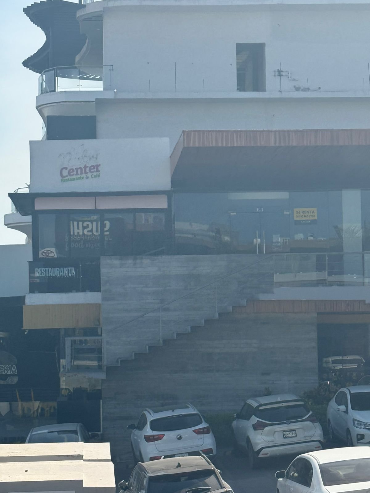 Exterior del local comercial E1 en Plaza Laguna Mazatlán
