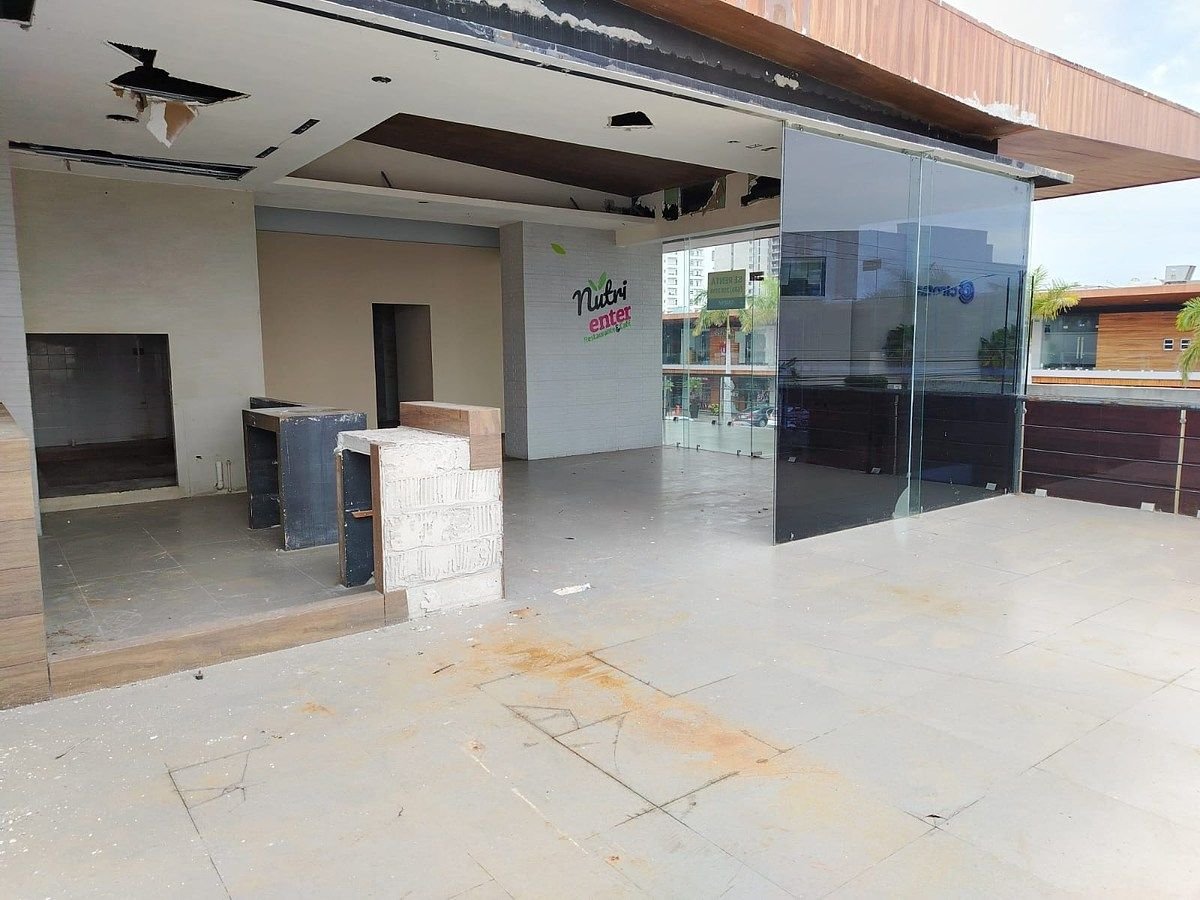 Terraza del local comercial E1 en Plaza Laguna Mazatlán