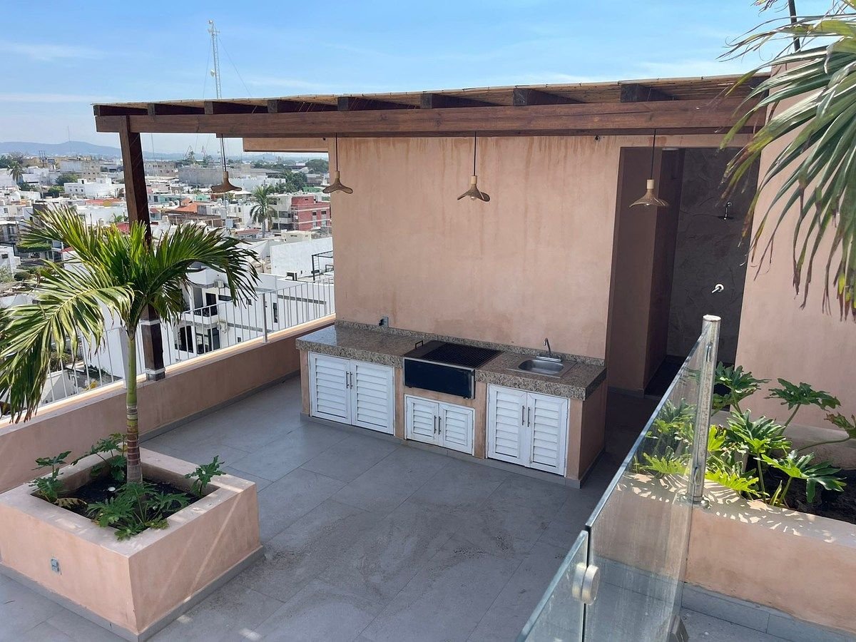 Área de parrilla en el roof garden del departamento en Torre Marivento Mazatlán