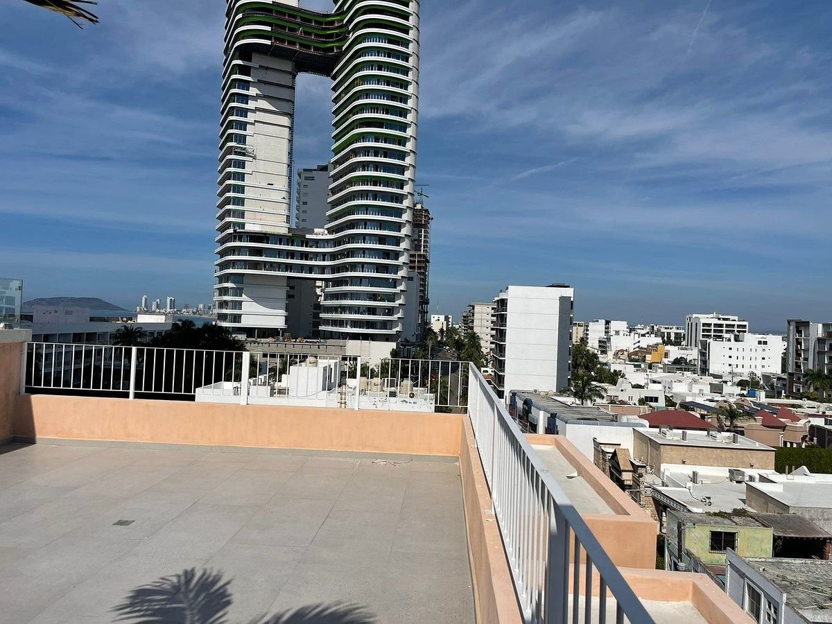 Terraza del roof garden en Torre Marivento desde otra esquina con vista panorámica