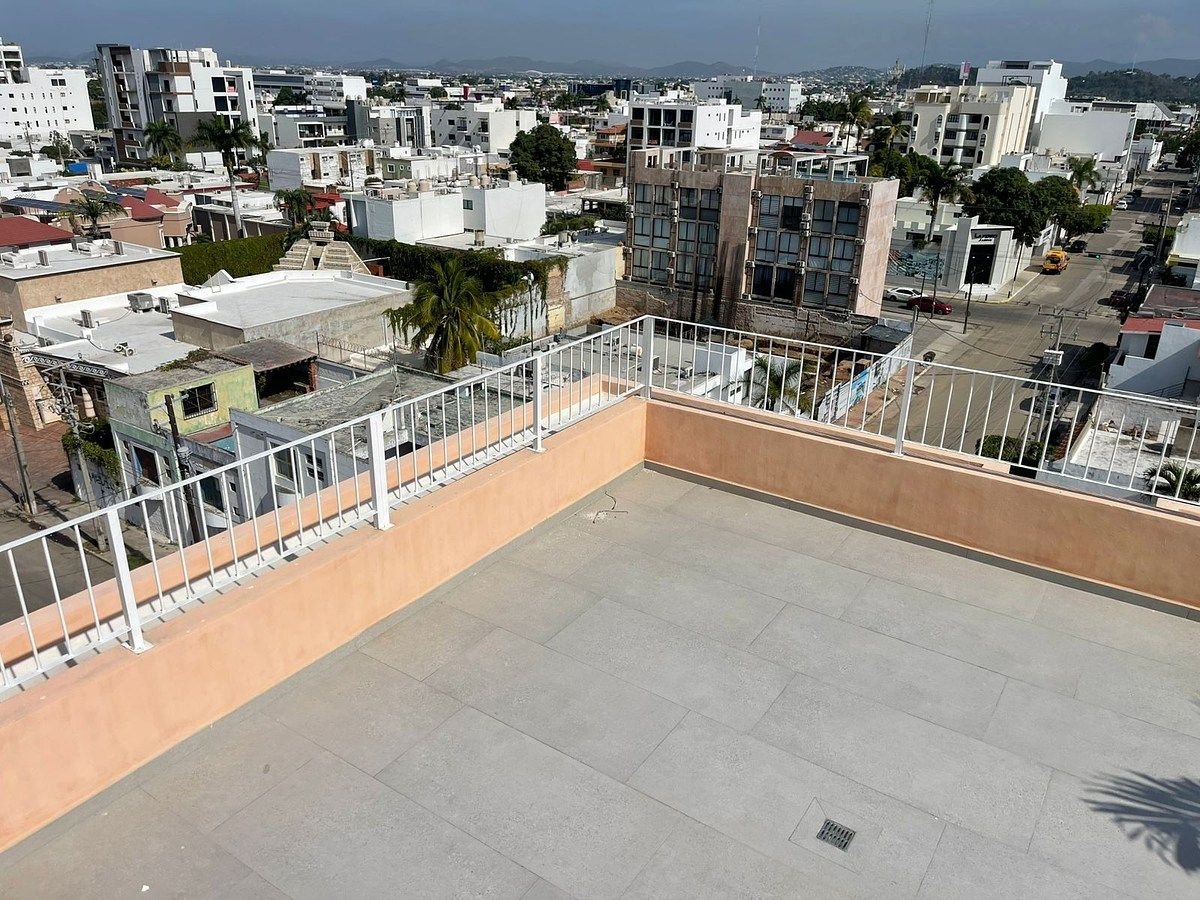 Roof garden del departamento en Torre Marivento con vista panorámica desde esquina
