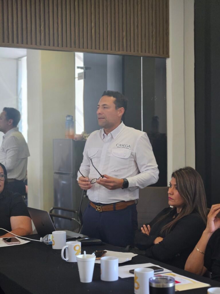 Dirección de CASEGA compartiendo mensaje durante la junta anual Q4 2025