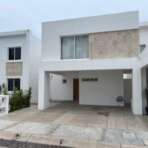 Casa amueblada en renta en Sábalo Country Club